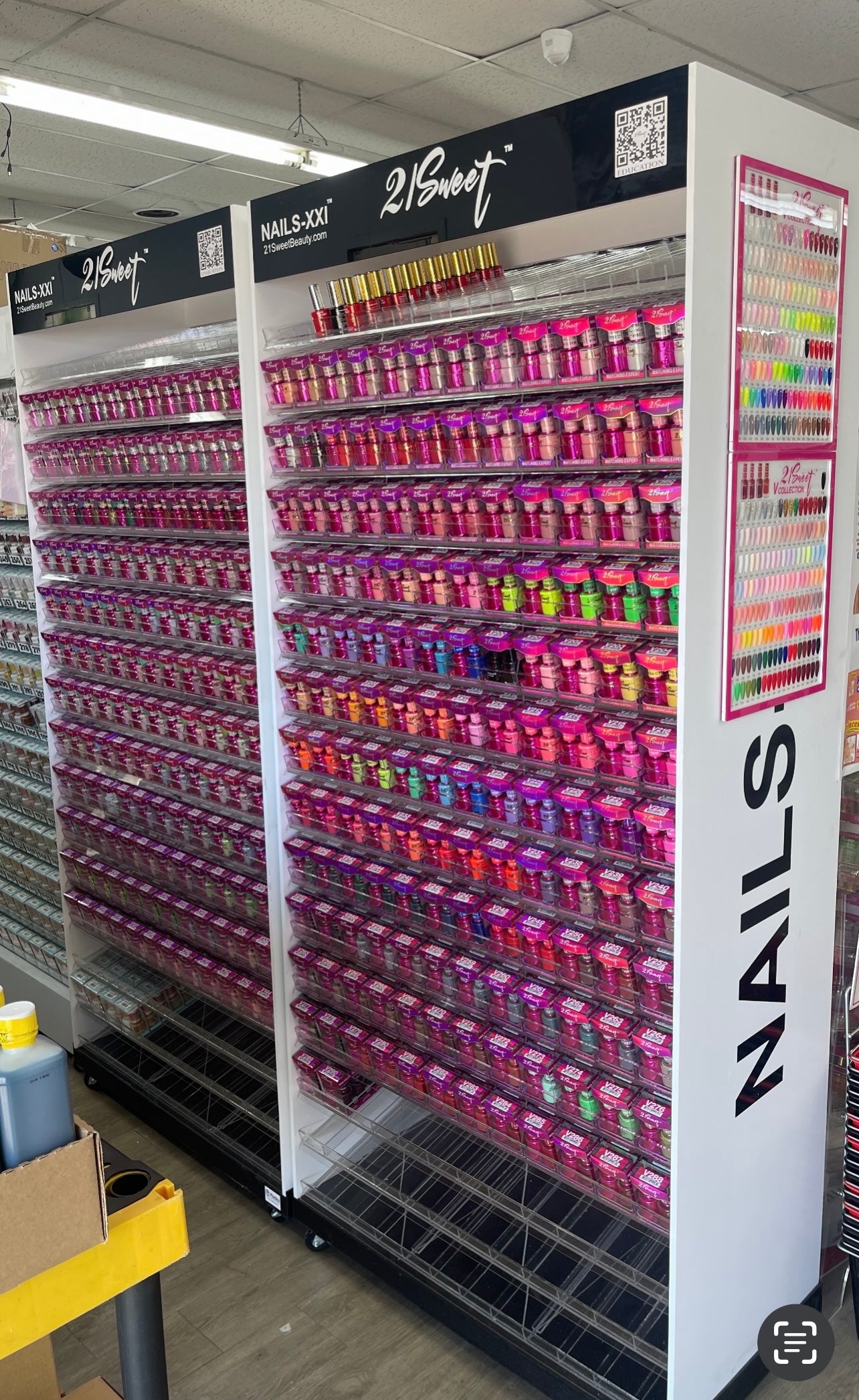 戯画　 SWEET collection BLACK FRIDAY. 21 SWEET V 290 COLORS DUO SET(GEL + LACQUER). NOW